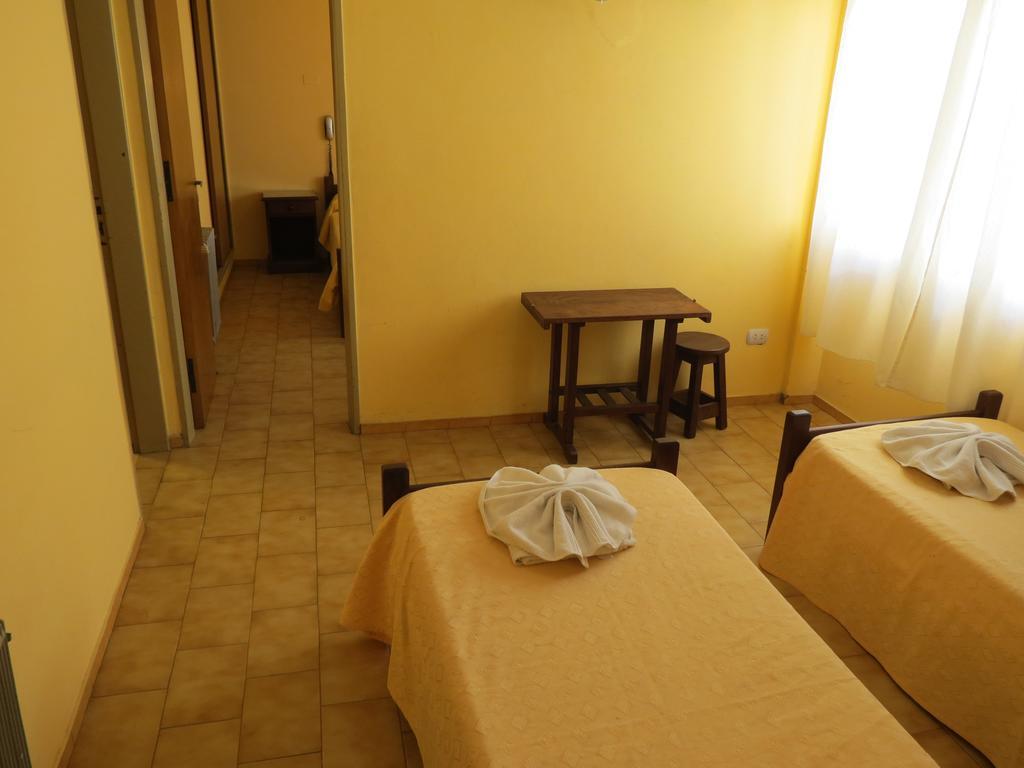 Hotel Arenales Villa Carlos Paz Zimmer foto