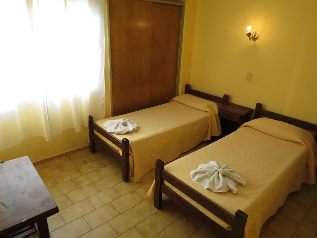 Hotel Arenales Villa Carlos Paz Zimmer foto