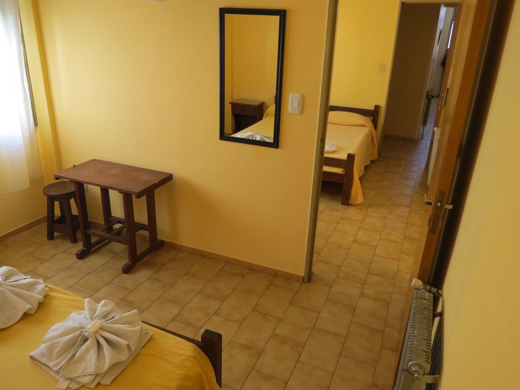 Hotel Arenales Villa Carlos Paz Zimmer foto